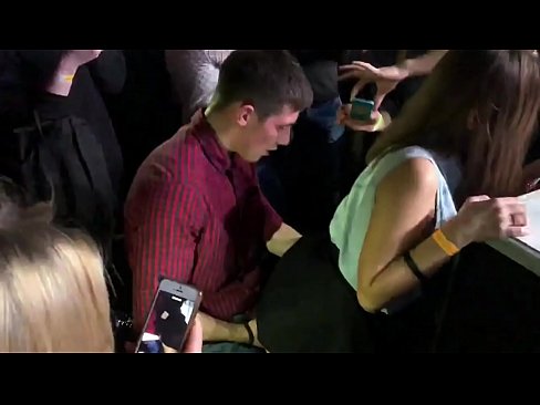 ❤️ Sessu reale in una discoteca russa. Una ragazza russa di 18 anni in l'anu è a vagina scopata in una discoteca ️ Cazzo à co.sex78.ru
